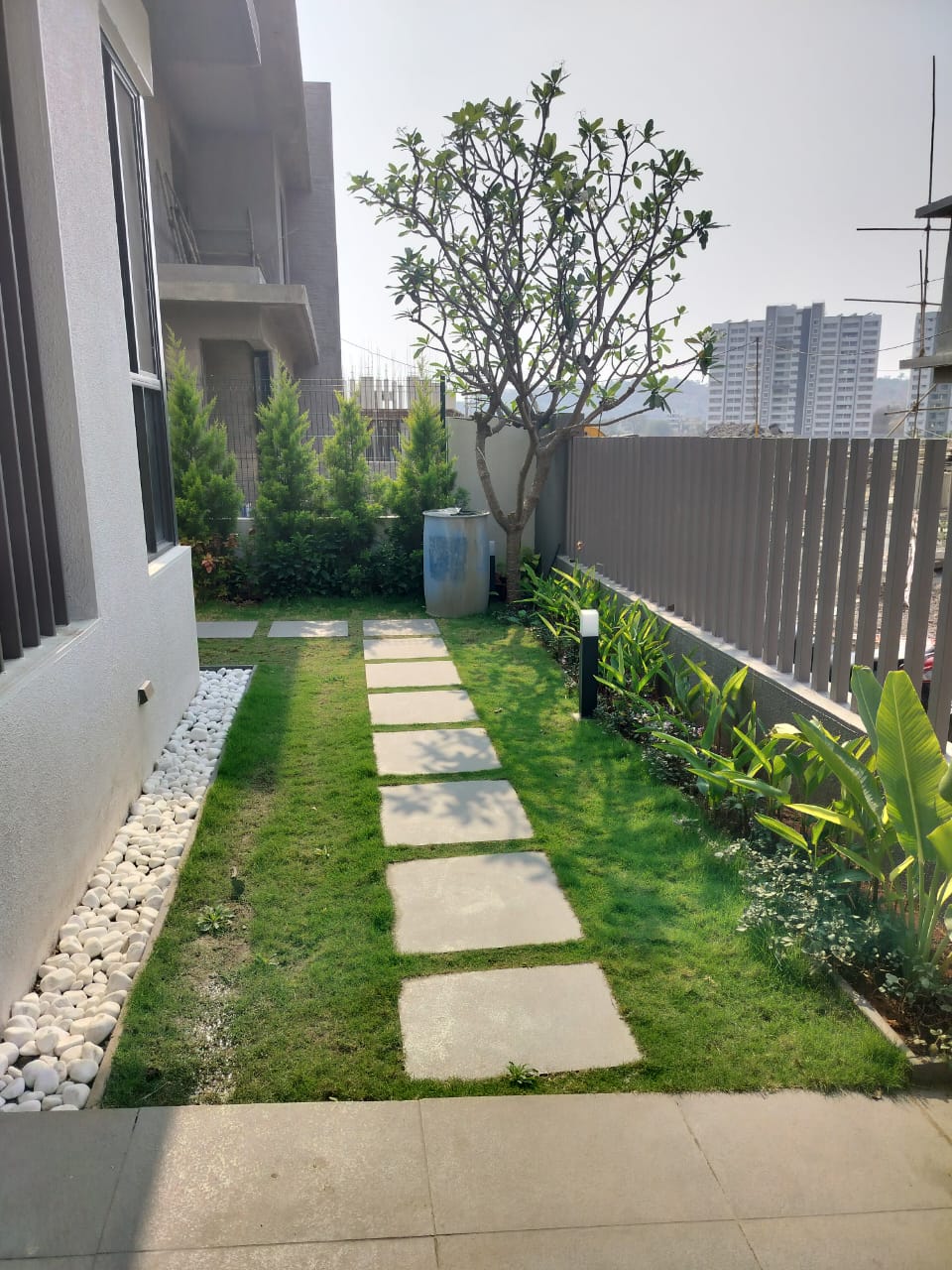 Bungalow / Backyard Garden
